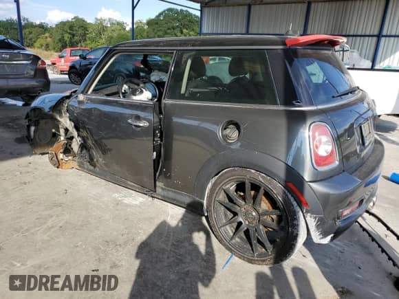 2012 MINI Hardtop S с VIN WMWSV3C55CT385588, выставлен на аукционе Copart как лот 85710485 с пробегом Не указан миль и Списание • Salvage title. История ставок и продаж доступна на DreamBid. Изображение 2.