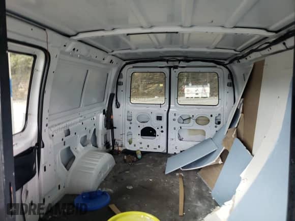 2000 Ford Econoline Cargo с VIN 1FTRE14W3YHA26599, выставлен на аукционе Copart как лот 71565254 с пробегом 57 063 миль миль и Списание • Salvage title. История ставок и продаж доступна на DreamBid. Изображение 10.