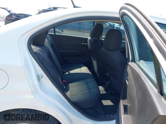 2013 Chevrolet Sonic LT с VIN 1G1JC5SH0D4245187, выставлен на аукционе IAAI как лот 42910282 с пробегом 46 529 миль миль и . История ставок и продаж доступна на DreamBid. Изображение 8.