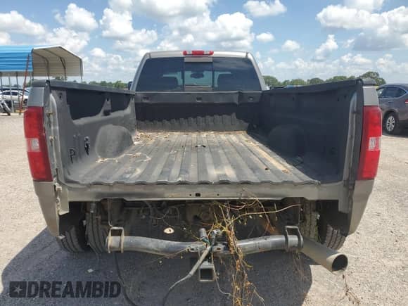2008 Chevrolet Silverado 3500HD DRW LTZ с VIN 1GCJK33658F142563, выставлен на аукционе Copart как лот 62510085 с пробегом 121 862 миль миль и Списание • Salvage title. История ставок и продаж доступна на DreamBid. Изображение 6.