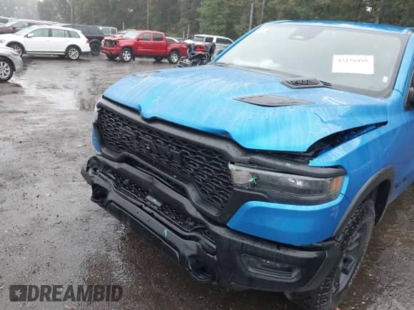 2025 Ram 1500 Rebel z VIN 1C6SRFLP0SN578395, wystawiony jako IAAI lot #43230495 z przebiegiem 32 399 mil mil oraz . Historia ofert i sprzedaży dostępna na DreamBid. Obrazek 6.