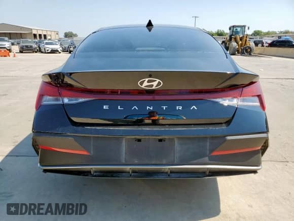 2025 Hyundai Elantra SE with VIN KMHLL4DG9SU949332, listed as a Copart auction lot 80647335 with 30,620 mi miles and Clean title. Bid and sale history available at DreamBid. Image 6.