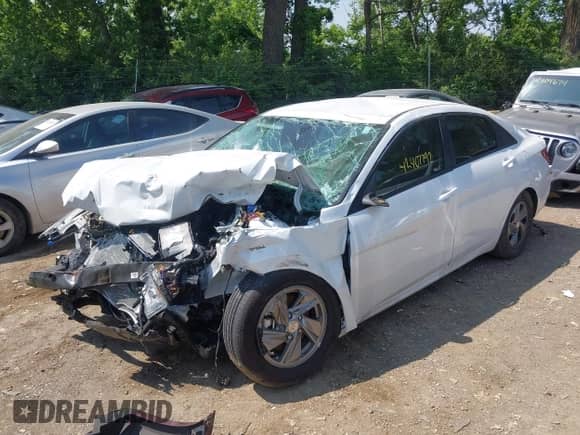 2025 Hyundai Elantra SE with VIN KMHLL4DGXSU943958, listed as a IAAI auction lot 42407792 with 2,483 mi miles and . Bid and sale history available at DreamBid. Image 6.