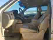 2008 Chevrolet Suburban LTZ z VIN 1GNFK16328R195352, wystawiony jako Copart lot #70376165 z przebiegiem 172 456 mil mil oraz Czysty tytuł • Clean title. Historia ofert i sprzedaży dostępna na DreamBid. Obrazek 7.