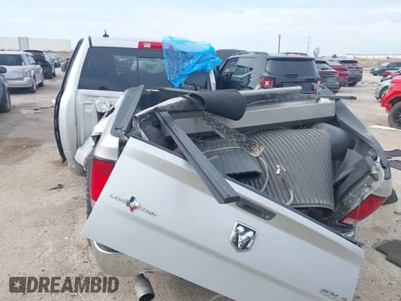 2017 Ram 1500 Big Horn z VIN 1C6RR7LT6HS504085, wystawiony jako IAAI lot #42187153 z przebiegiem 220 840 mil mil oraz . Historia ofert i sprzedaży dostępna na DreamBid. Obrazek 6.