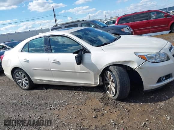 2013 Chevrolet Malibu LT z VIN 1G11E5SAXDF178485, wystawiony jako IAAI lot #43399346 z przebiegiem 143 805 mil mil oraz . Historia ofert i sprzedaży dostępna na DreamBid. Obrazek 13.