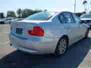 2006 BMW 3 Series 325i z VIN WBAVB135X6KX37228, wystawiony jako IAAI lot #43215691 z przebiegiem 162 983 mil mil oraz . Historia ofert i sprzedaży dostępna na DreamBid. Obrazek 4.