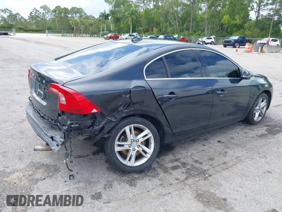 2015 Volvo S60 T5 Premier с VIN YV1612TK1F1350086, выставлен на аукционе IAAI как лот 42012147 с пробегом 126 620 миль миль и . История ставок и продаж доступна на DreamBid. Изображение 4.