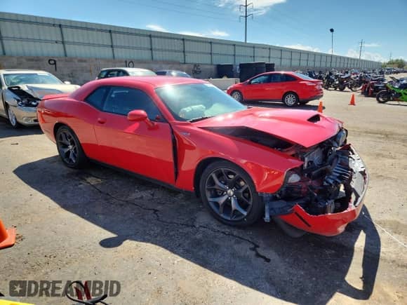 2019 Dodge Challenger R/T with VIN 2C3CDZBT6KH641783, listed as a Copart auction lot 84440035 with 105,290 mi miles and Salvage title. Bid and sale history available at DreamBid. Image 4.