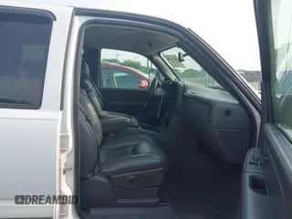 2006 Chevrolet Silverado 1500HD LT1 z VIN 1GCGC13U96F229650, wystawiony jako IAAI lot #42448735 z przebiegiem 89 196 mil mil oraz . Historia ofert i sprzedaży dostępna na DreamBid. Obrazek 5.