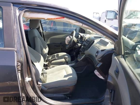 2016 Chevrolet Sonic LS с VIN 1G1JA5SH7G4104742, выставлен на аукционе IAAI как лот 42256312 с пробегом 119 336 миль миль и . История ставок и продаж доступна на DreamBid. Изображение 5.