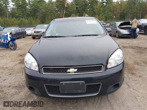 2015 Chevrolet Impala Police Police z VIN 2G1WD5E38F1134128, wystawiony jako IAAI lot #43282036 z przebiegiem 111 887 mil mil oraz . Historia ofert i sprzedaży dostępna na DreamBid. Obrazek 13.