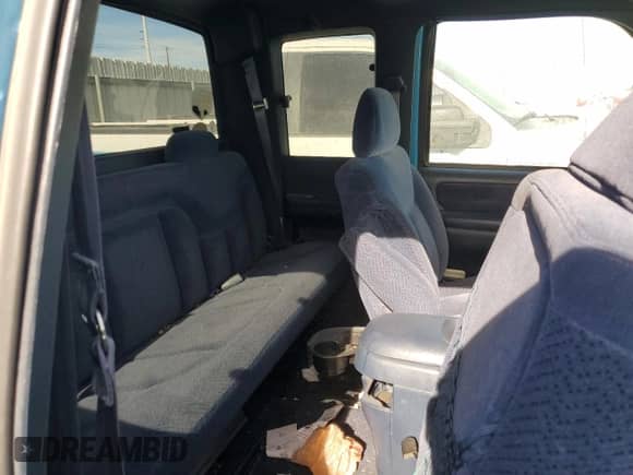 1995 Chevrolet Silverado 2500 с VIN 1GCGC29F4SE196541, выставлен на аукционе Copart как лот 72844924 с пробегом 101 483 миль миль и На запчасти • Non repairable. История ставок и продаж доступна на DreamBid. Изображение 10.