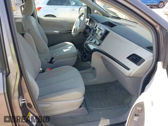 2011 Toyota Sienna с VIN 5TDKA3DC8BS007015, выставлен на аукционе IAAI как лот 42216428 с пробегом 96 597 миль миль и . История ставок и продаж доступна на DreamBid. Изображение 5.