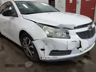 2012 Chevrolet Cruze LS z VIN 1G1PC5SH2C7362518, wystawiony jako IAAI lot #43401897 z przebiegiem 160 773 mil mil oraz . Historia ofert i sprzedaży dostępna na DreamBid. Obrazek 6.