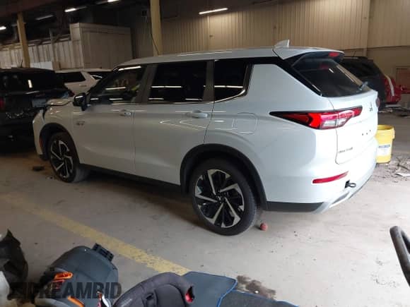 2025 Mitsubishi Outlander SE с VIN JA4T5VA97SZ001390, выставлен на аукционе IAAI как лот 42015289 с пробегом 2 982 миль миль и . История ставок и продаж доступна на DreamBid. Изображение 3.