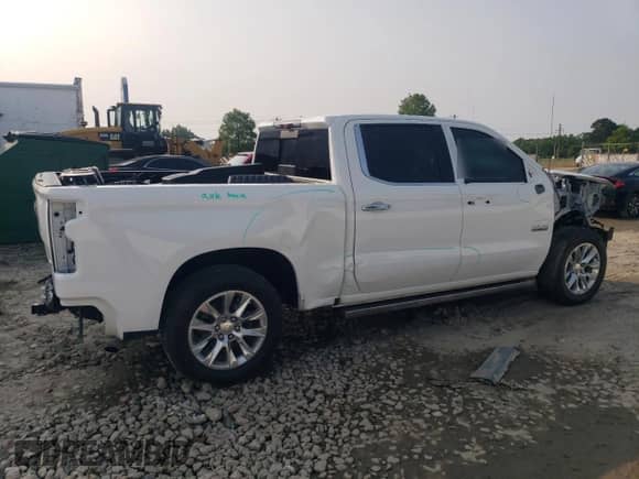 2022 Chevrolet Silverado 1500 LTZ with VIN 3GCPWEED8NG101442, listed as a Copart auction lot 58603855 with 33,570 mi miles and Salvage title. Bid and sale history available at DreamBid. Image 3.