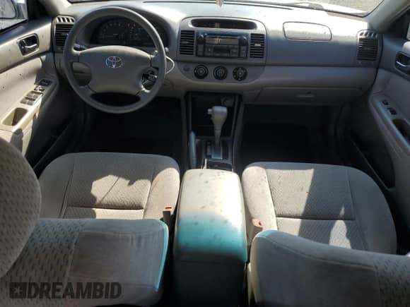 2002 Toyota Camry LE z VIN 4T1BE32K82U006520, wystawiony jako Copart lot #82041025 z przebiegiem 313 302 mil mil oraz Szkoda całkowita • Salvage title. Historia ofert i sprzedaży dostępna na DreamBid. Obrazek 8.