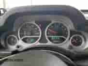 2008 Jeep Wrangler Unlimited Sahara z VIN 1J4GA591X8L542778, wystawiony jako Copart lot #71399155 z przebiegiem 168 944 mil mil oraz Szkoda całkowita • Salvage title. Historia ofert i sprzedaży dostępna na DreamBid. Obrazek 9.