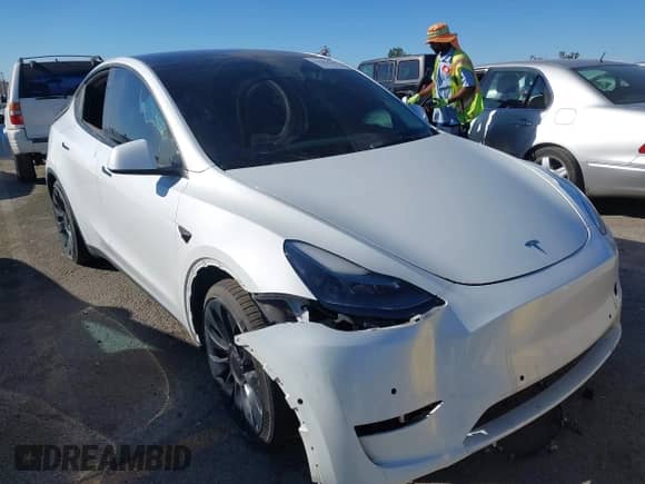 2022 Tesla Model Y Performance z VIN 7SAYGDEFXNF484838, wystawiony jako IAAI lot #43492940 z przebiegiem 8 729 mil mil oraz . Historia ofert i sprzedaży dostępna na DreamBid. Obrazek 1.