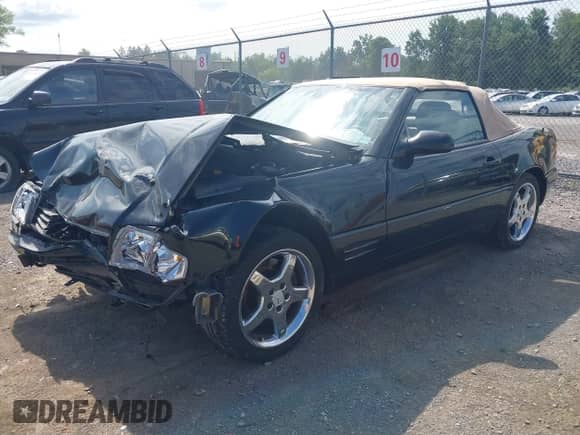 2000 Mercedes-Benz SL 500 with VIN WDBFA68F4YF189648, listed as a IAAI auction lot 42781274 with 133,186 mi miles and . Bid and sale history available at DreamBid. Image 18.