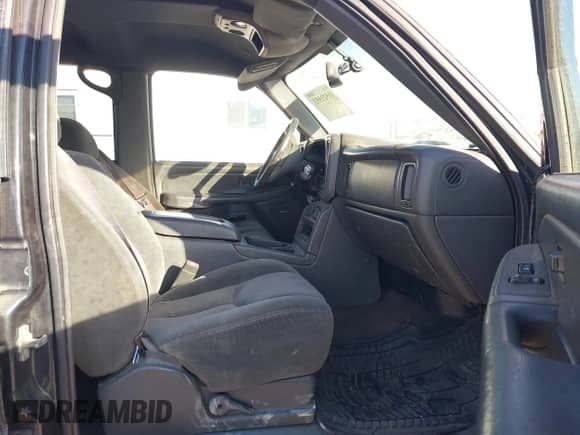 2004 Chevrolet Silverado 2500 LT with VIN 1GCGC23UX4F155545, listed as a IAAI auction lot 41521553 with 149,047 mi miles and . Bid and sale history available at DreamBid. Image 5.