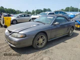 1996 Ford Mustang GT z VIN 1FALP45X7TF154640, wystawiony jako Copart lot #66156295 z przebiegiem 147 848 mil mil oraz Czysty tytuł • Clean title. Historia ofert i sprzedaży dostępna na DreamBid. Obrazek 1.