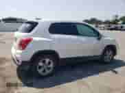 2021 Chevrolet Trax LS с VIN KL7CJKSBXMB306411, выставлен на аукционе Copart как лот 68082365 с пробегом 129 613 миль миль и Списание • Salvage title. История ставок и продаж доступна на DreamBid. Изображение 3.