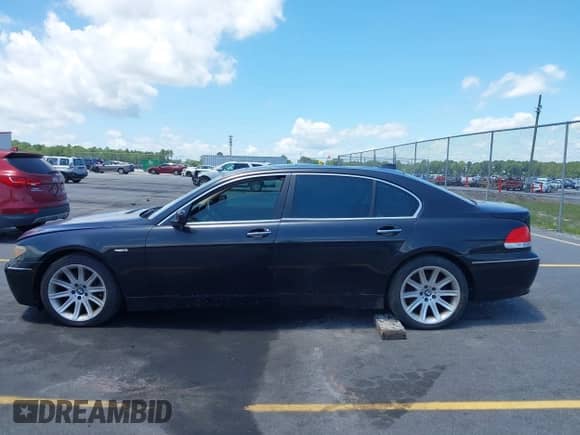2005 BMW 7 Series 745Li z VIN WBAGN63545DS59212, wystawiony jako IAAI lot #42510606 z przebiegiem 124 395 mil mil oraz . Historia ofert i sprzedaży dostępna na DreamBid. Obrazek 15.