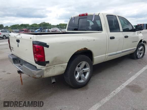 2007 Dodge 1500 SLT with VIN 1D7HA18P77J613637, listed as a IAAI auction lot 43051478 with 202,612 mi miles and . Bid and sale history available at DreamBid. Image 4.