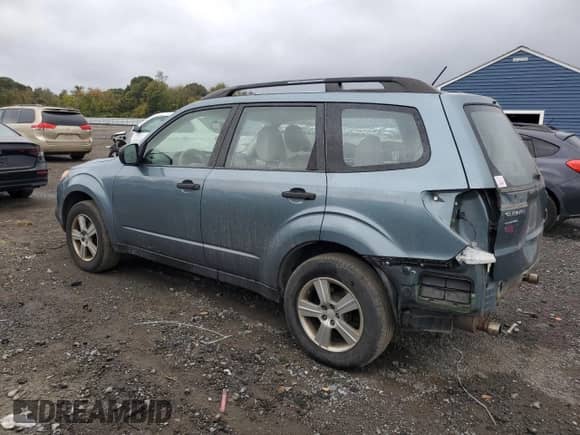 2013 Subaru Forester X z VIN JF2SHABC2DH414985, wystawiony jako Copart lot #85536175 z przebiegiem 143 844 mil mil oraz Czysty tytuł • Clean title. Historia ofert i sprzedaży dostępna na DreamBid. Obrazek 2.