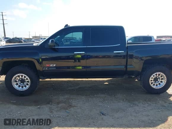 2018 Chevrolet Silverado 1500 LTZ с VIN 3GCUKSEJ3JG553327, выставлен на аукционе IAAI как лот 43164222 с пробегом 102 306 миль миль и . История ставок и продаж доступна на DreamBid. Изображение 14.