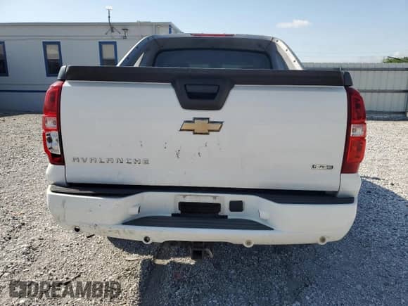 2010 Chevrolet Avalanche LT z VIN 3GNVKFE08AG250134, wystawiony jako Copart lot #53132885 z przebiegiem 214 769 mil mil oraz Szkoda całkowita • Salvage title. Historia ofert i sprzedaży dostępna na DreamBid. Obrazek 6.