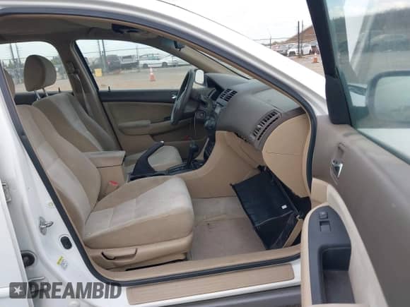 2005 Honda Accord LX z VIN 1HGCM56445A064456, wystawiony jako IAAI lot #43306597 z przebiegiem 301 318 mil mil oraz . Historia ofert i sprzedaży dostępna na DreamBid. Obrazek 5.