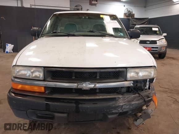 1999 Chevrolet S-10 LS z VIN 1GCCS1449XK144901, wystawiony jako IAAI lot #42276236 z przebiegiem 89 988 mil mil oraz . Historia ofert i sprzedaży dostępna na DreamBid. Obrazek 6.