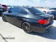2011 BMW 3 Series 335i xDrive z VIN WBAKF9C57BE262345, wystawiony jako IAAI lot #43428669 z przebiegiem 127 610 mil mil oraz . Historia ofert i sprzedaży dostępna na DreamBid. Obrazek 3.