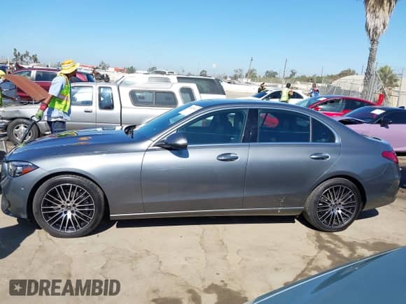 2023 Mercedes-Benz C 300 z VIN W1KAF4GB5PR146522, wystawiony jako IAAI lot #43029013 z przebiegiem 19 416 mil mil oraz . Historia ofert i sprzedaży dostępna na DreamBid. Obrazek 14.