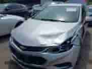 2017 Chevrolet Cruze LS z VIN 3G1BC5SM9HS573750, wystawiony jako IAAI lot #42623267 z przebiegiem 109 583 mil mil oraz . Historia ofert i sprzedaży dostępna na DreamBid. Obrazek 11.