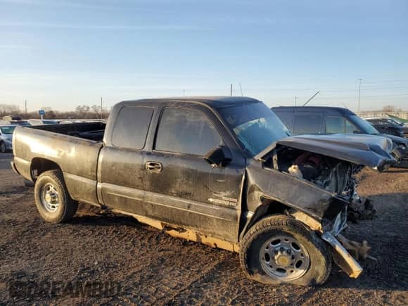 2003 Chevrolet Silverado 2500HD LT z VIN 1GCHK29133E174723, wystawiony jako Copart lot #47583165 z przebiegiem Nie podano mil oraz Szkoda całkowita • Salvage title. Historia ofert i sprzedaży dostępna na DreamBid. Obrazek 4.