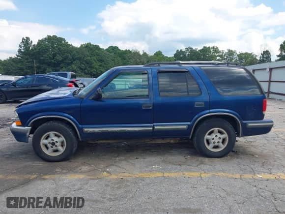 1998 Chevrolet Blazer LS with VIN 1GNDT13W9W2297398, listed as a IAAI auction lot 43114741 with 237,133 mi miles and . Bid and sale history available at DreamBid. Image 14.