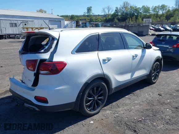 2020 Kia Sorento EX with VIN 5XYPHDA53LG658872, listed as a IAAI auction lot 43371761 with 62,388 mi miles and . Bid and sale history available at DreamBid. Image 4.