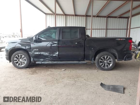 2022 Chevrolet Silverado 1500 RST z VIN 1GCUDEET0NZ644607, wystawiony jako IAAI lot #41614044 z przebiegiem 56 524 mil mil oraz . Historia ofert i sprzedaży dostępna na DreamBid. Obrazek 14.