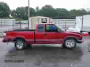 1995 Chevrolet S-10 LS z VIN 1GCCS19Z7S8160363, wystawiony jako IAAI lot #42789220 z przebiegiem 454 199 mil mil oraz . Historia ofert i sprzedaży dostępna na DreamBid. Obrazek 12.