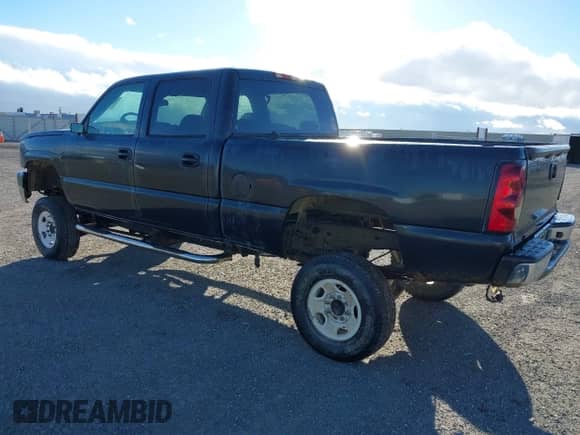 2004 Chevrolet Silverado 2500 LT with VIN 1GCGC23UX4F155545, listed as a IAAI auction lot 41521553 with 149,047 mi miles and . Bid and sale history available at DreamBid. Image 3.