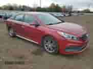 2015 Hyundai Sonata Sport z VIN 5NPE34AB2FH076769, wystawiony jako Copart lot #90493865 z przebiegiem 106 627 mil mil oraz Szkoda całkowita • Salvage title. Historia ofert i sprzedaży dostępna na DreamBid. Obrazek 4.