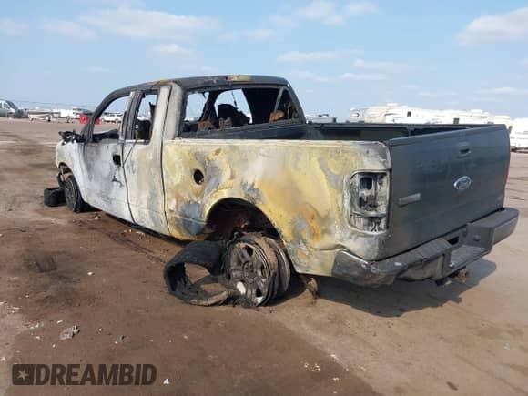 2005 Ford F-150 XLT z VIN 1FTPX14515FB24658, wystawiony jako IAAI lot #43187755 z przebiegiem Nie podano mil oraz . Historia ofert i sprzedaży dostępna na DreamBid. Obrazek 3.
