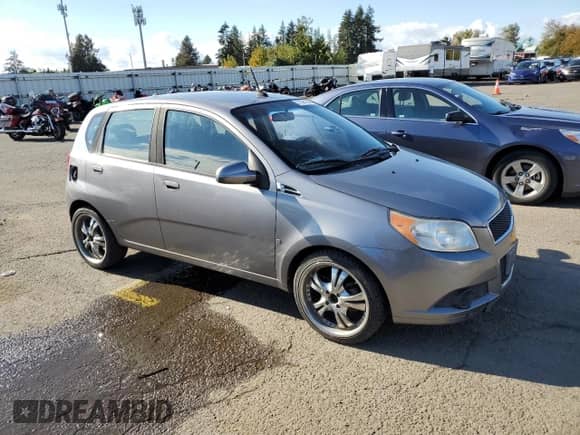 2009 Chevrolet Aveo 1LT z VIN KL1TD66E09B651161, wystawiony jako Copart lot #77391184 z przebiegiem 88 533 mil mil oraz Szkoda całkowita • Salvage title. Historia ofert i sprzedaży dostępna na DreamBid. Obrazek 4.
