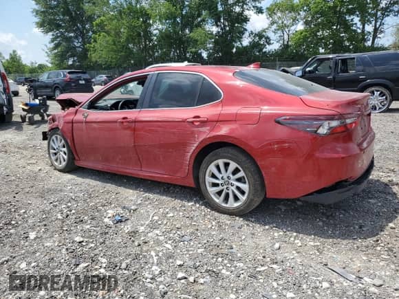 2023 Toyota Camry LE z VIN 4T1C11AK9PU172798, wystawiony jako Copart lot #64280385 z przebiegiem 69 738 mil mil oraz Nie do naprawy • Non repairable. Historia ofert i sprzedaży dostępna na DreamBid. Obrazek 2.
