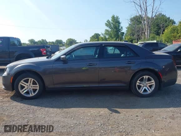 2015 Chrysler 300 S с VIN 2C3CCAGG0FH899559, выставлен на аукционе IAAI как лот 43186639 с пробегом 156 760 миль миль и . История ставок и продаж доступна на DreamBid. Изображение 14.