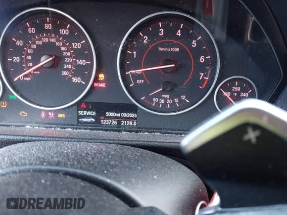 2015 BMW 4 Series 428i xDrive с VIN WBA4C9C57FD330866, выставлен на аукционе IAAI как лот 40574326 с пробегом 123 726 миль миль и . История ставок и продаж доступна на DreamBid. Изображение 15.